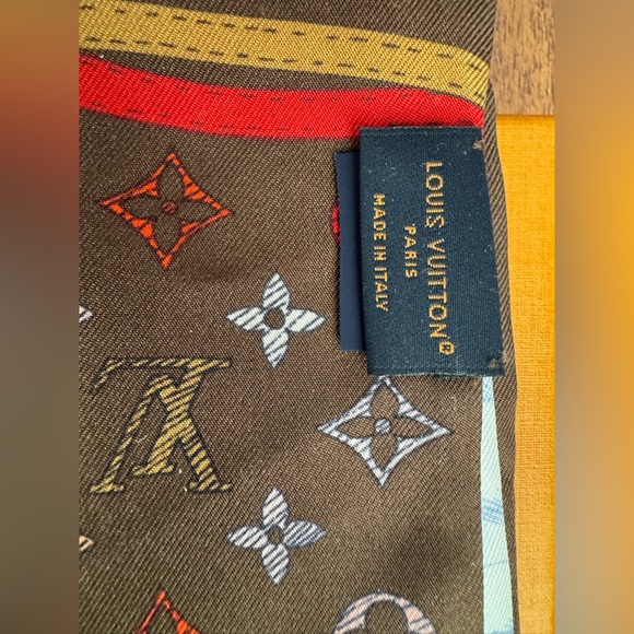 LV Up Up and Away Bandeau Sold out! - Picture 9 of 16